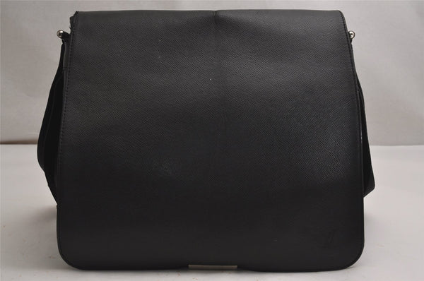 Auth Louis Vuitton Taiga Victor Shoulder Cross Body Bag Green M30142 LV 9320J