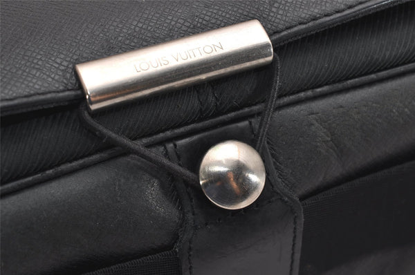 Auth Louis Vuitton Taiga Victor Shoulder Cross Body Bag Green M30142 LV 9320J