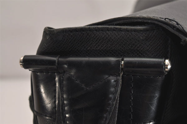 Auth Louis Vuitton Taiga Victor Shoulder Cross Body Bag Green M30142 LV 9320J