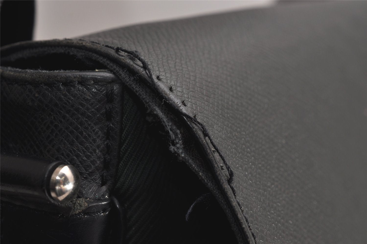 Auth Louis Vuitton Taiga Victor Shoulder Cross Body Bag Green M30142 LV 9320J