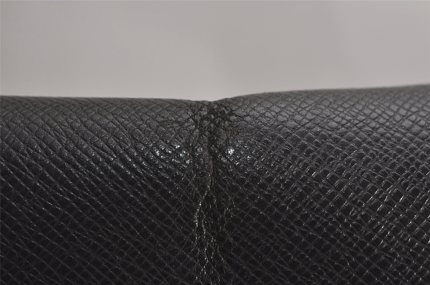 Auth Louis Vuitton Taiga Victor Shoulder Cross Body Bag Green M30142 LV 9320J