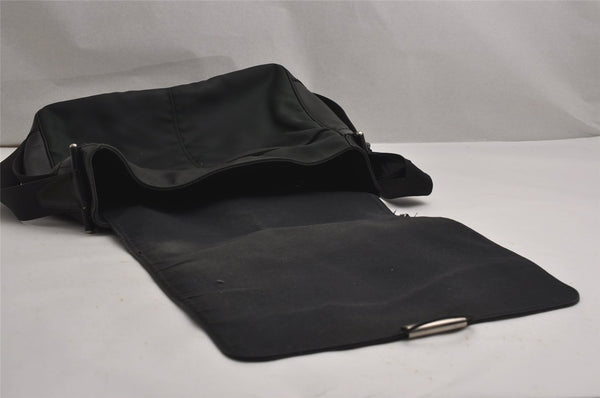 Auth Louis Vuitton Taiga Victor Shoulder Cross Body Bag Green M30142 LV 9320J