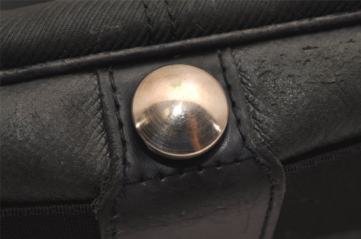 Auth Louis Vuitton Taiga Victor Shoulder Cross Body Bag Green M30142 LV 9320J