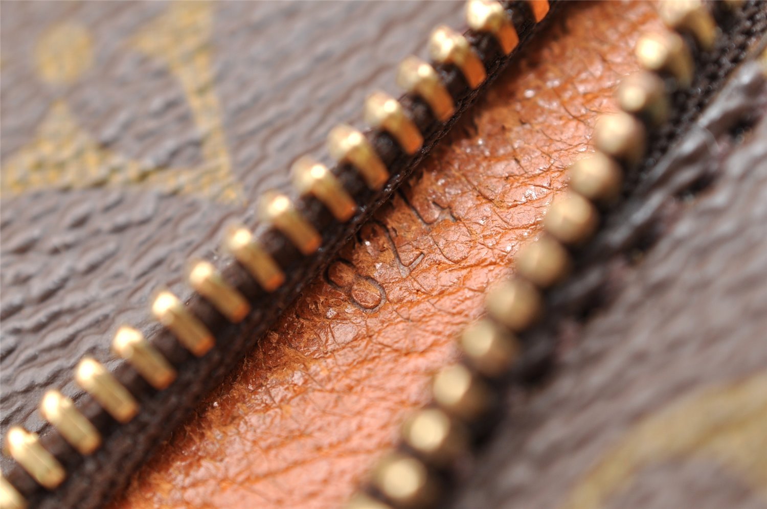 Auth Louis Vuitton Monogram Pochette Pliante Clutch Hand Bag Old Model LV 9332I