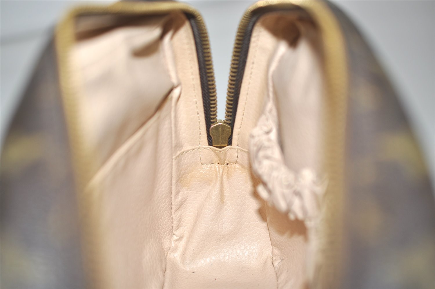 Auth Louis Vuitton Monogram Trousse Toilette 23 Clutch Hand Bag M47524 LV 9342J