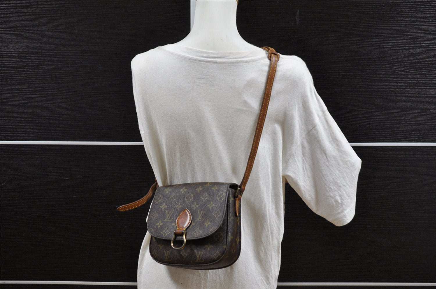 Authentic Louis Vuitton Monogram Saint Cloud MM M51243 Shoulder Cross Bag 9351I