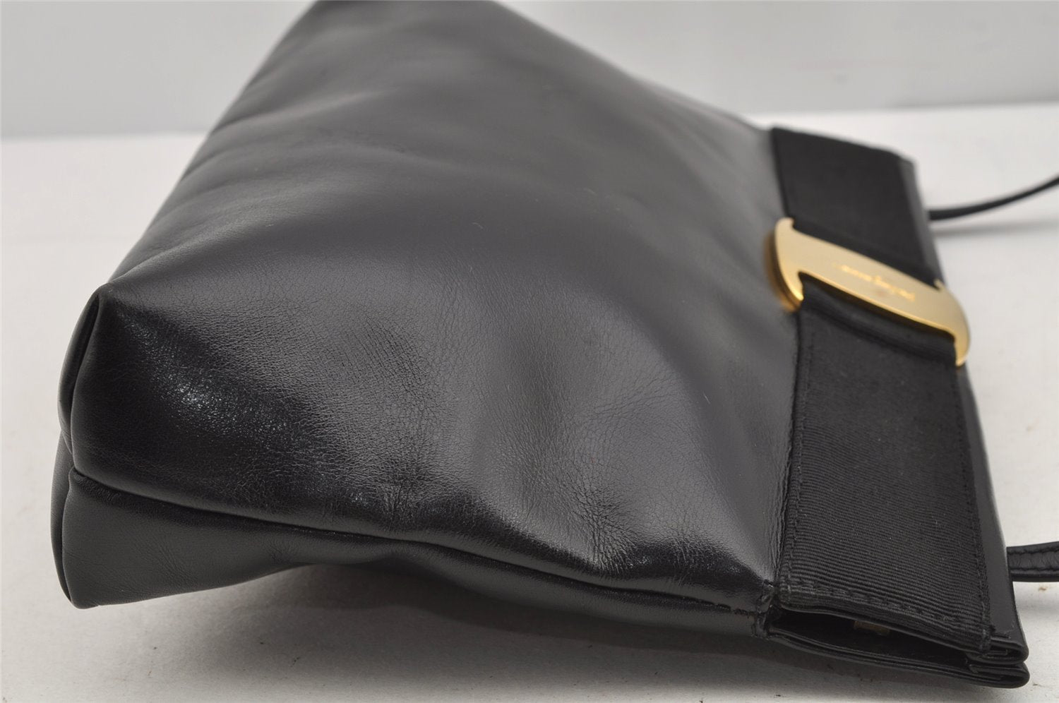 Authentic Salvatore Ferragamo Vara Shoulder Cross Bag Leather Black Junk 9353J