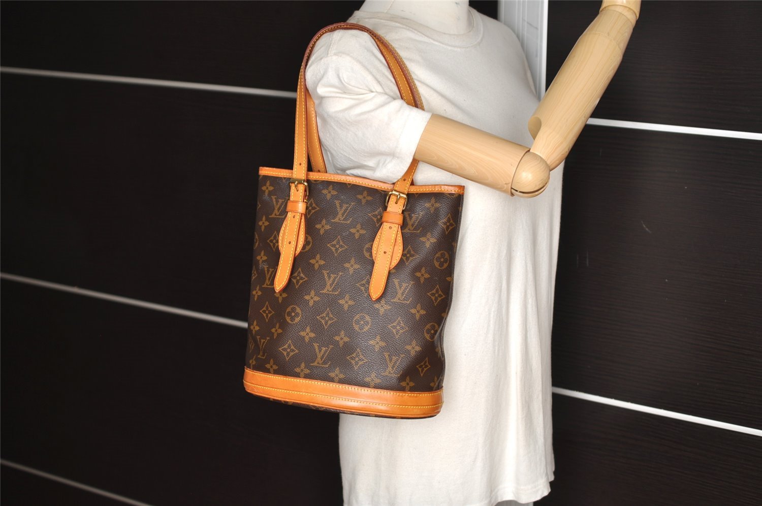 Authentic Louis Vuitton Monogram Bucket PM Shoulder Tote Bag M42238 Junk 9371J