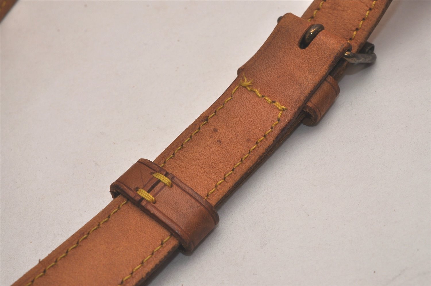 Authentic Louis Vuitton Leather Shoulder Strap Beige 43.3-50