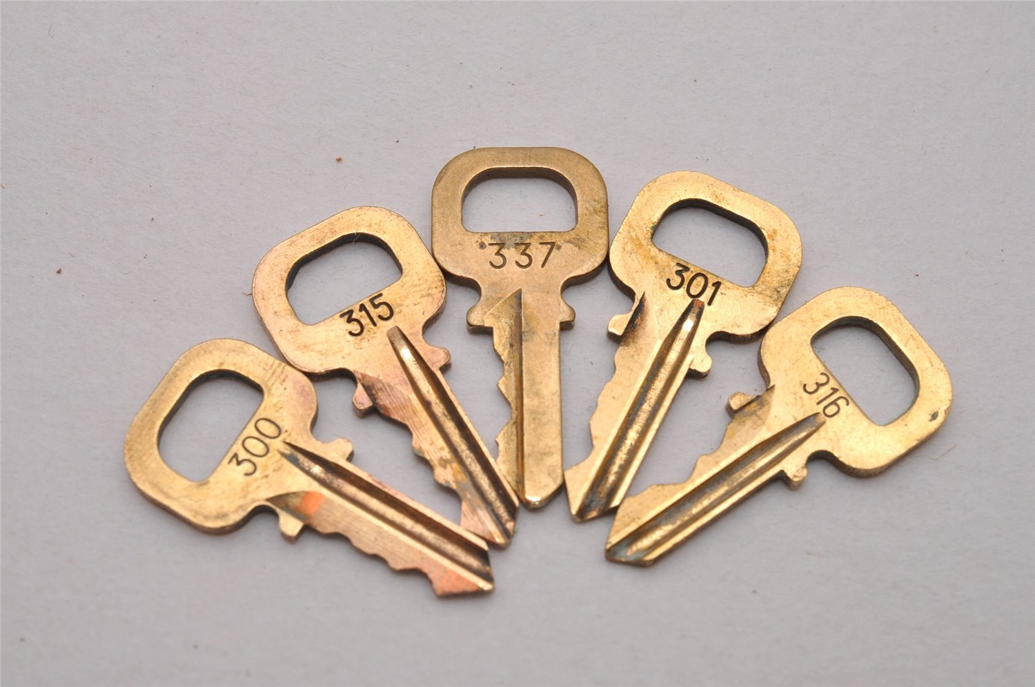 Authentic Louis Vuitton Padlock & Keys 10Set LV 9374I