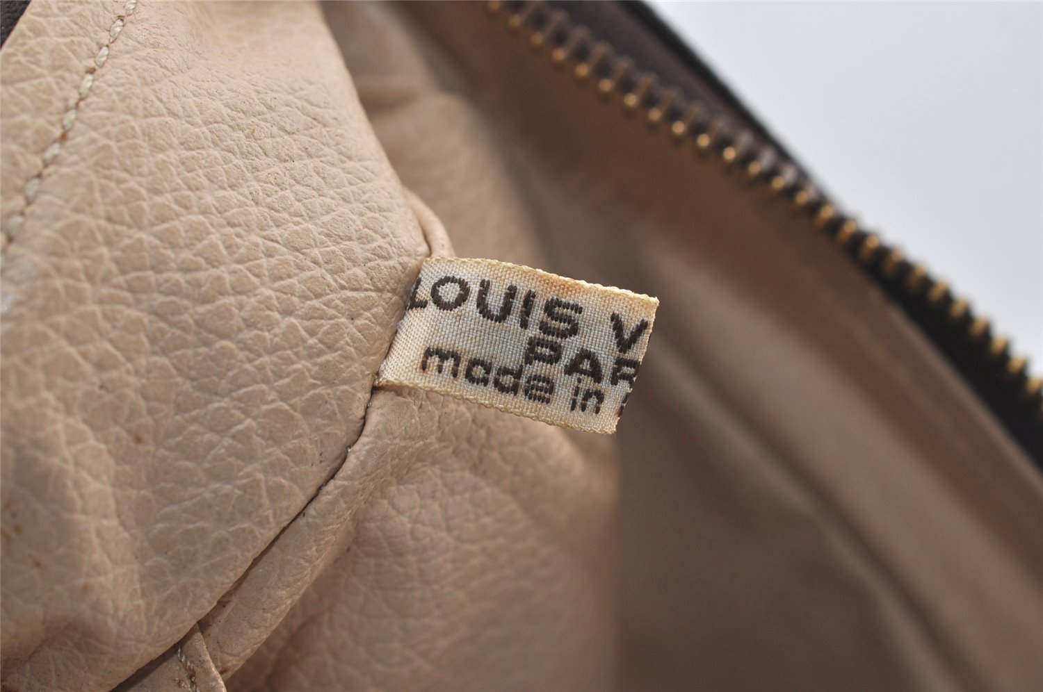 Auth Louis Vuitton Monogram Trousse Toilette 28 Clutch Hand Bag M47522 LV 9380J