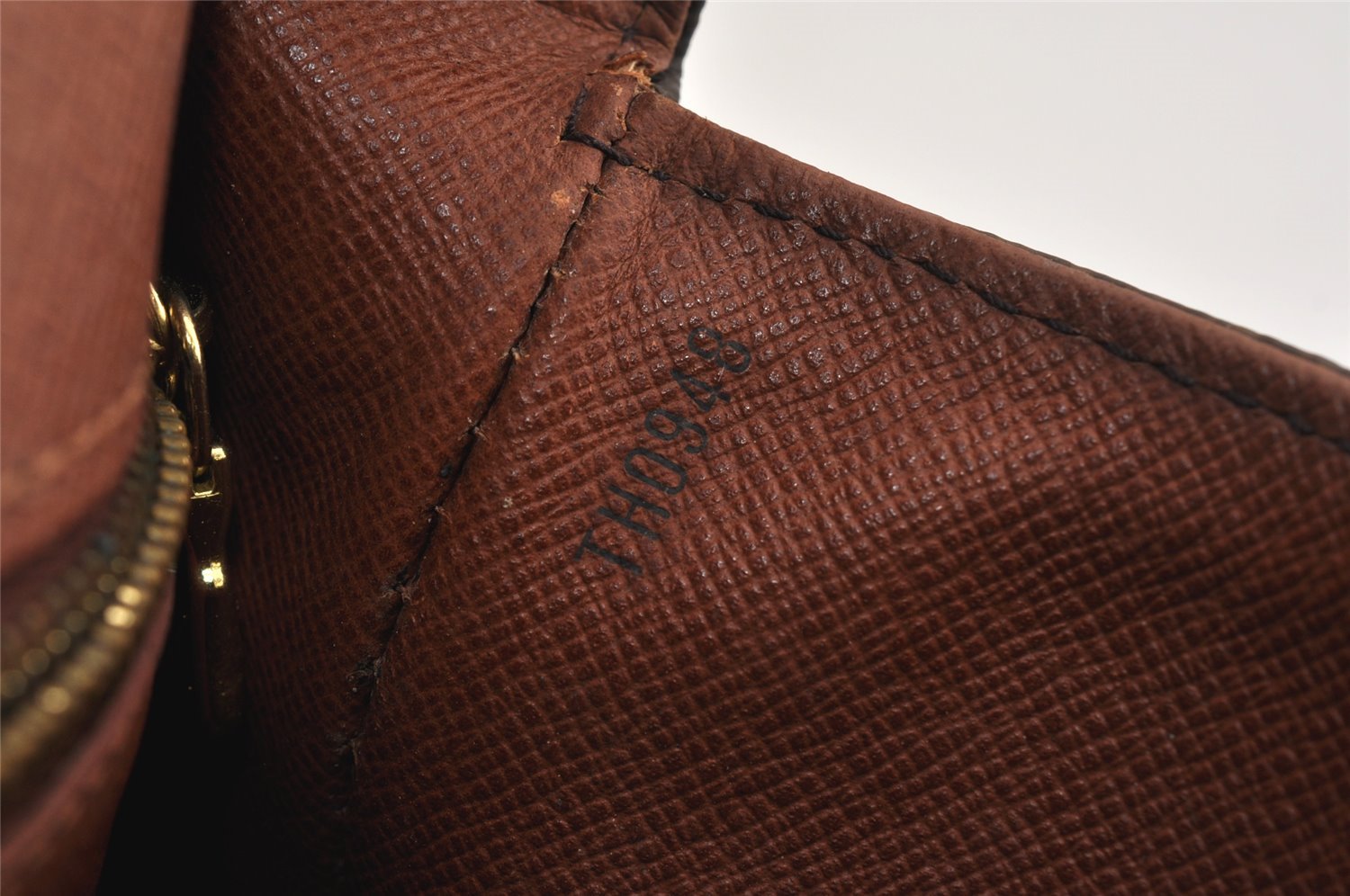 Authentic Louis Vuitton Monogram Saint Cloud GM M51242 Shoulder Cross Bag 9391J