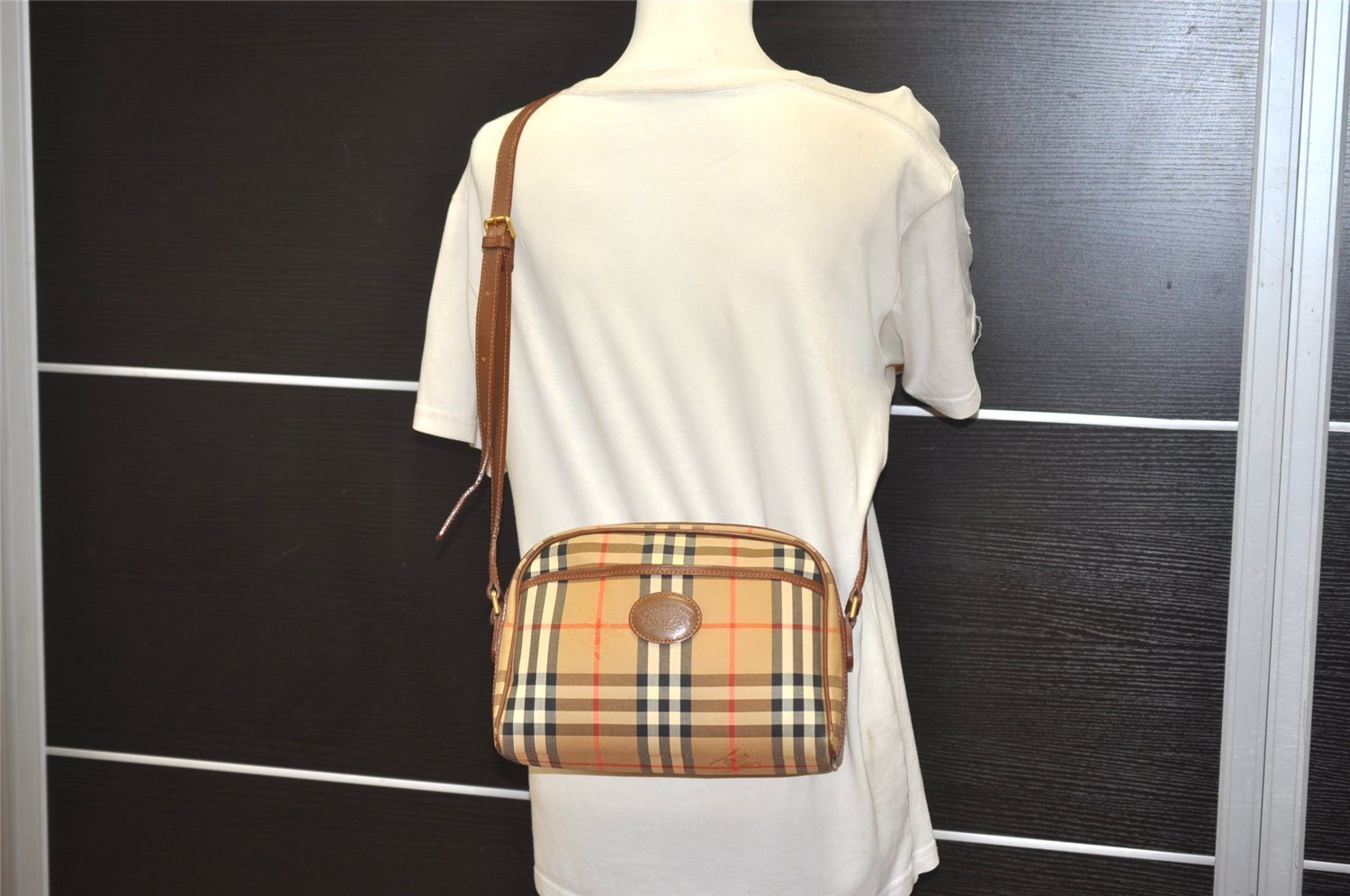 Authentic BURBERRY Nova Check Shoulder Cross Body Bag Canvas Leather Beige 9403J