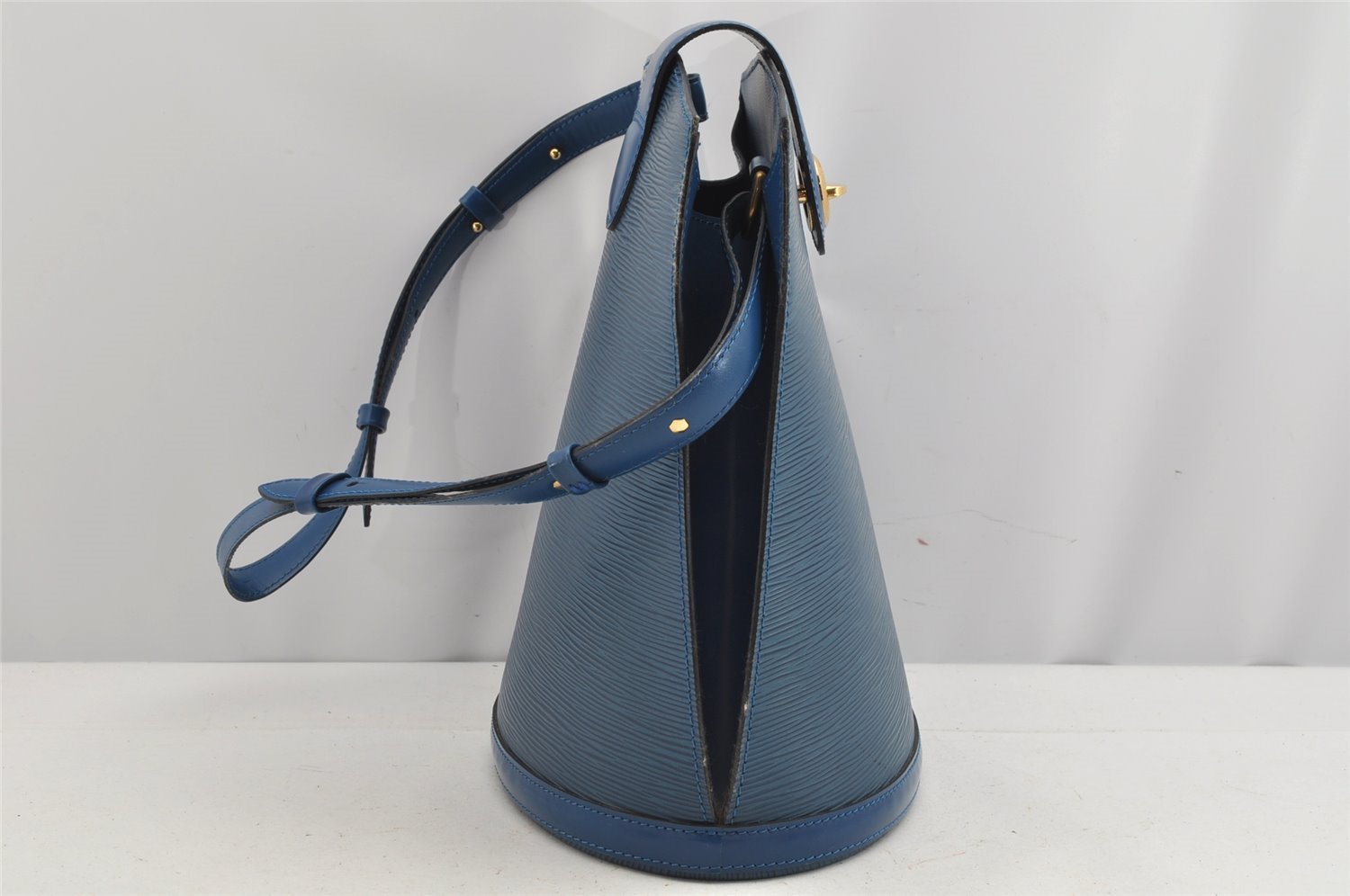 Authentic Louis Vuitton Epi Cluny Shoulder Bag Purse Blue M52255 LV 9406J