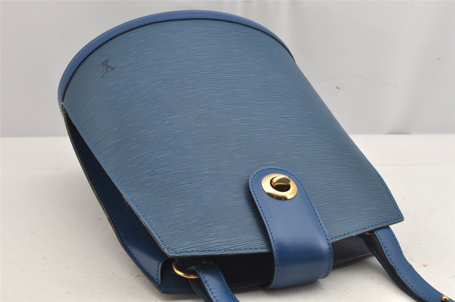 Authentic Louis Vuitton Epi Cluny Shoulder Bag Purse Blue M52255 LV 9406J