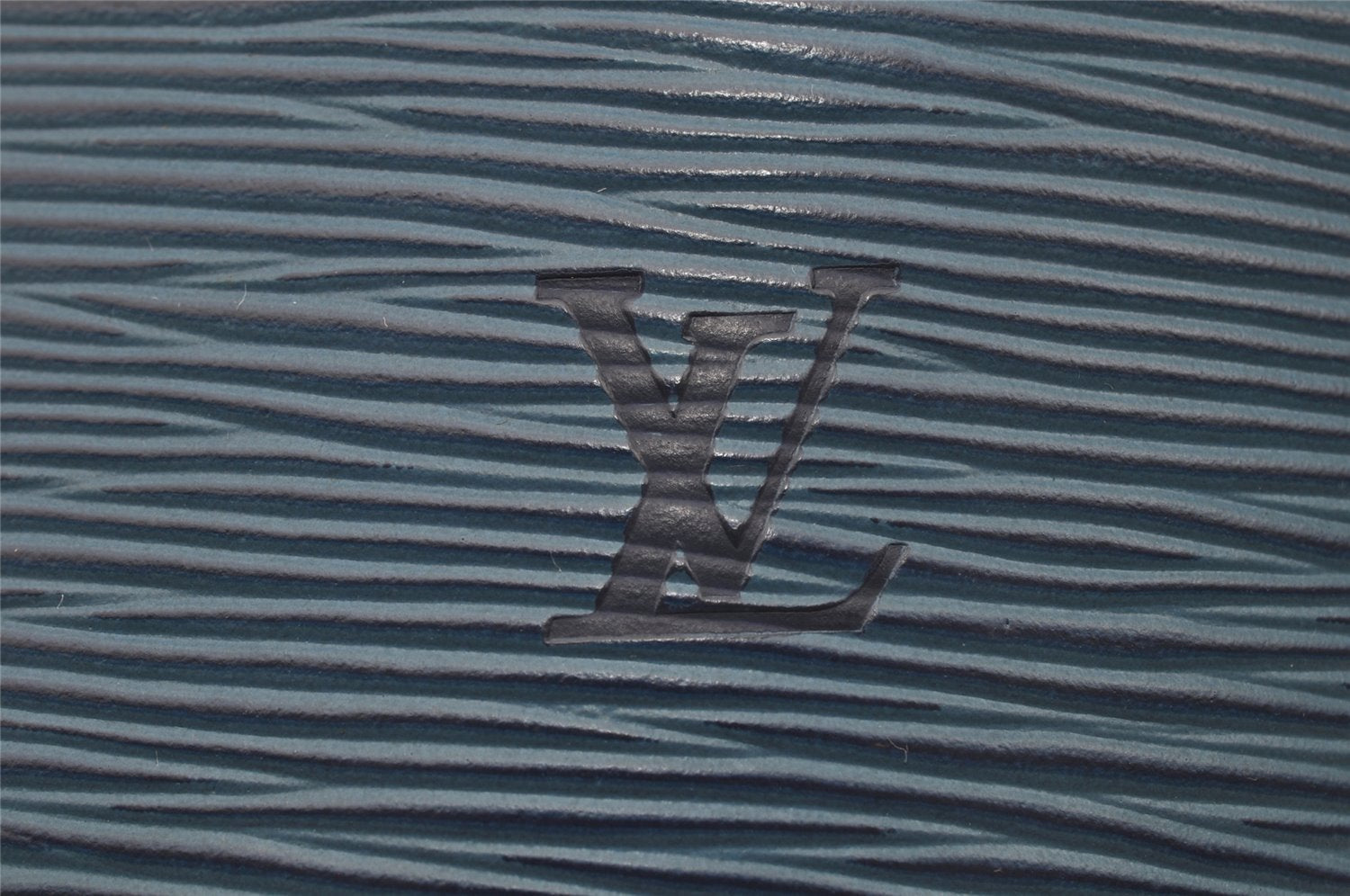 Authentic Louis Vuitton Epi Cluny Shoulder Bag Purse Blue M52255 LV 9406J