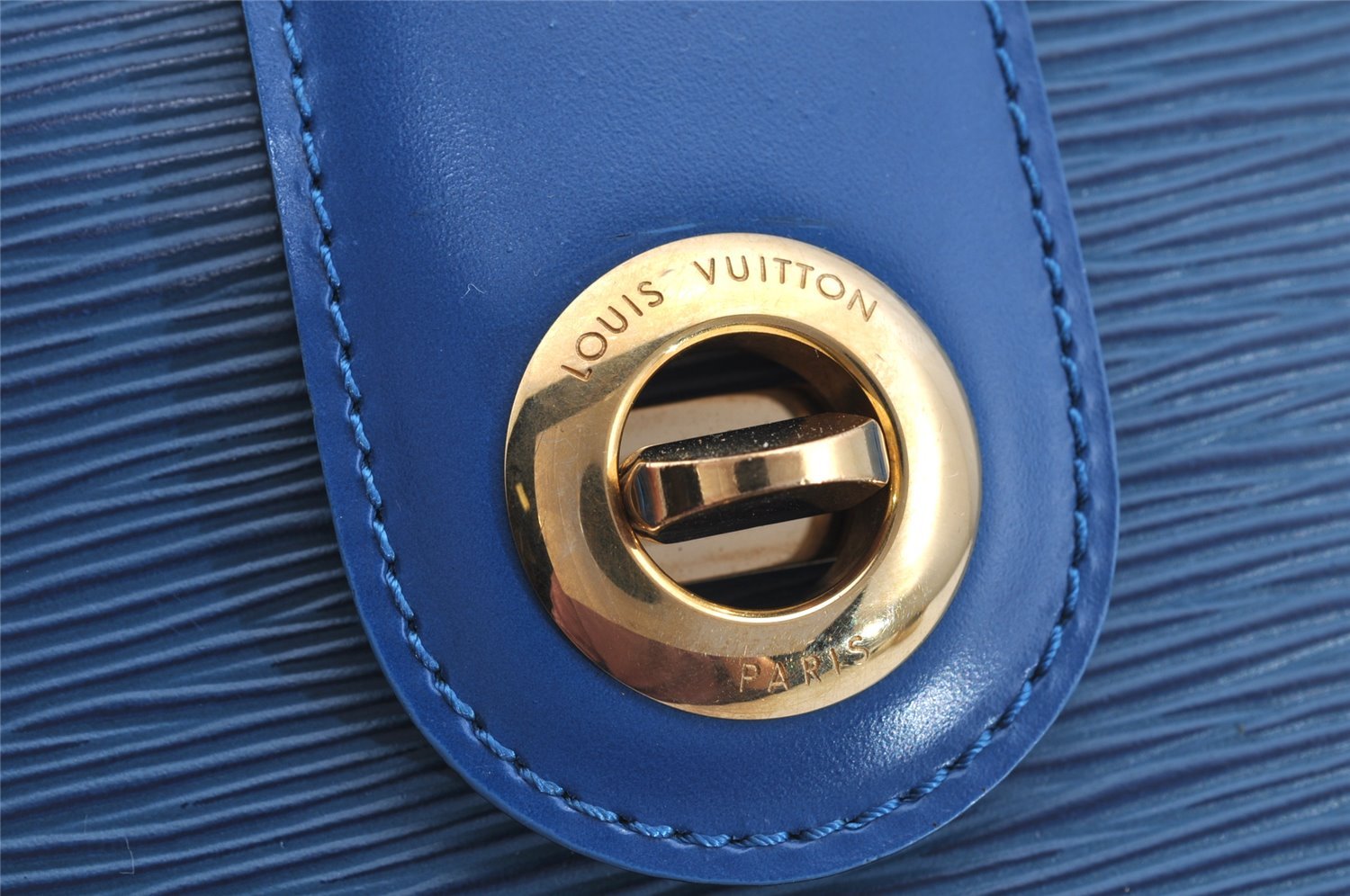 Authentic Louis Vuitton Epi Cluny Shoulder Bag Purse Blue M52255 LV 9406J