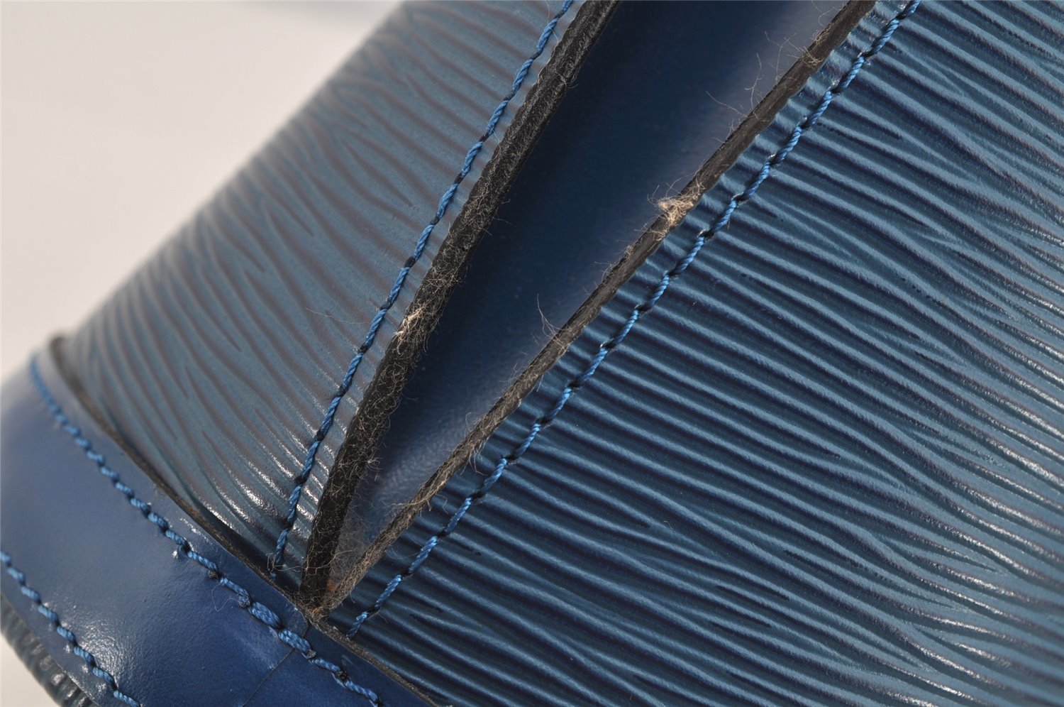 Authentic Louis Vuitton Epi Cluny Shoulder Bag Purse Blue M52255 LV 9406J