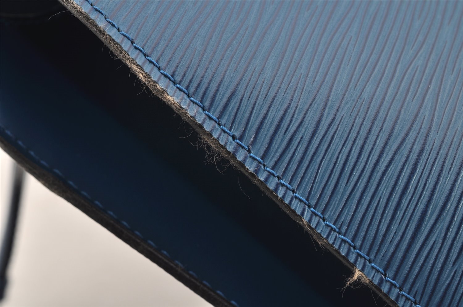 Authentic Louis Vuitton Epi Cluny Shoulder Bag Purse Blue M52255 LV 9406J