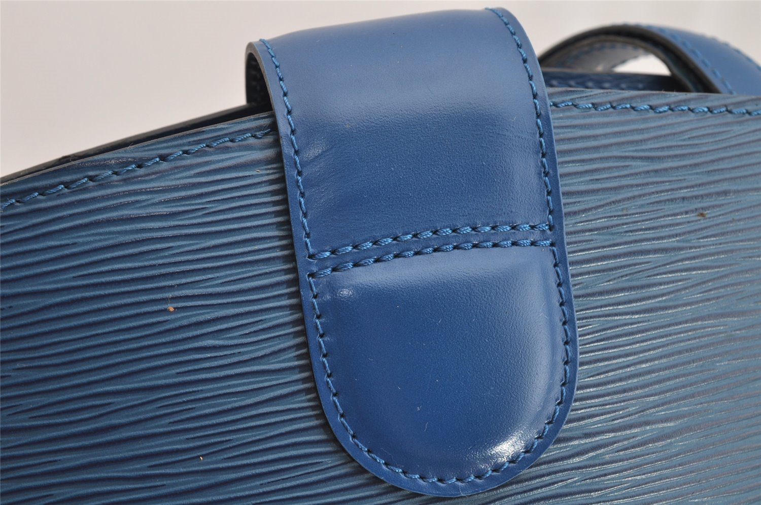 Authentic Louis Vuitton Epi Cluny Shoulder Bag Purse Blue M52255 LV 9406J