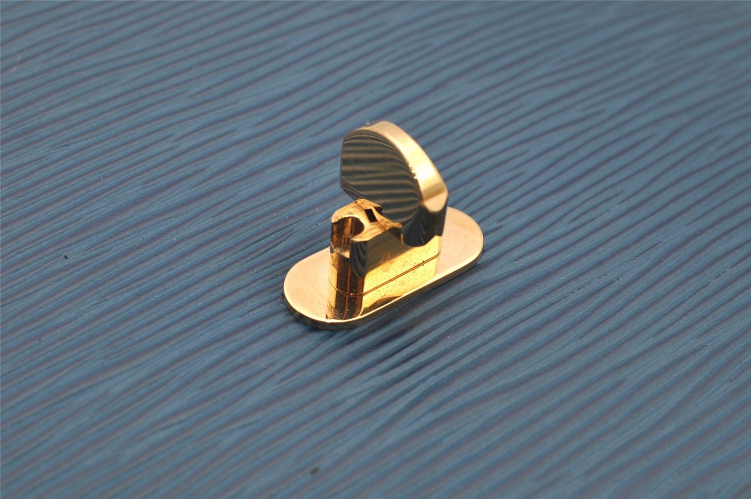 Authentic Louis Vuitton Epi Cluny Shoulder Bag Purse Blue M52255 LV 9406J