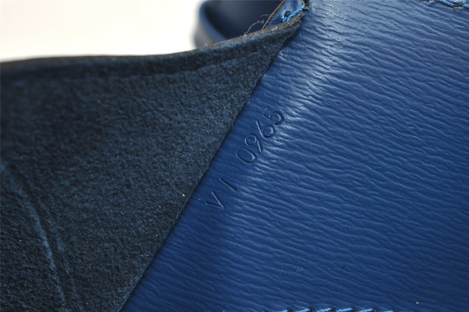 Authentic Louis Vuitton Epi Cluny Shoulder Bag Purse Blue M52255 LV 9406J