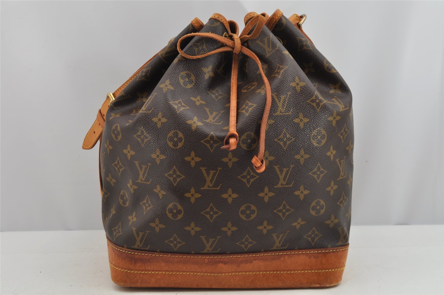 Authentic Louis Vuitton Monogram Noe Shoulder Drawstring Bag M42224 LV 9412J
