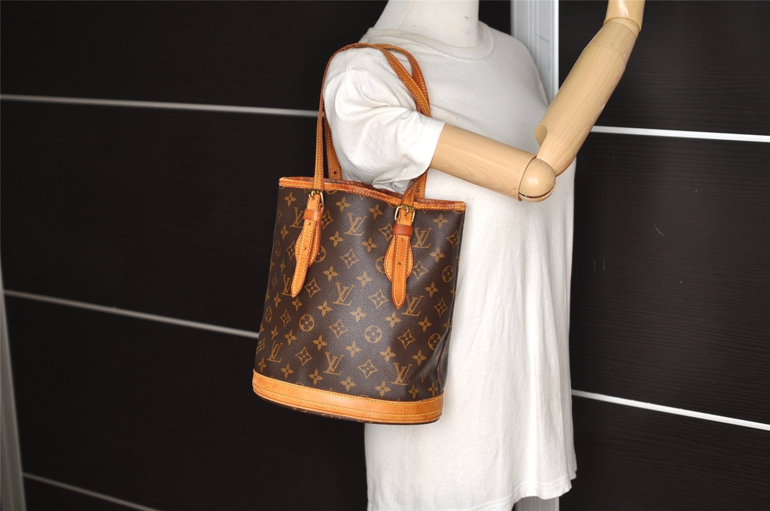 Authentic Louis Vuitton Monogram Bucket PM Shoulder Tote Bag M42238 Junk 9419J