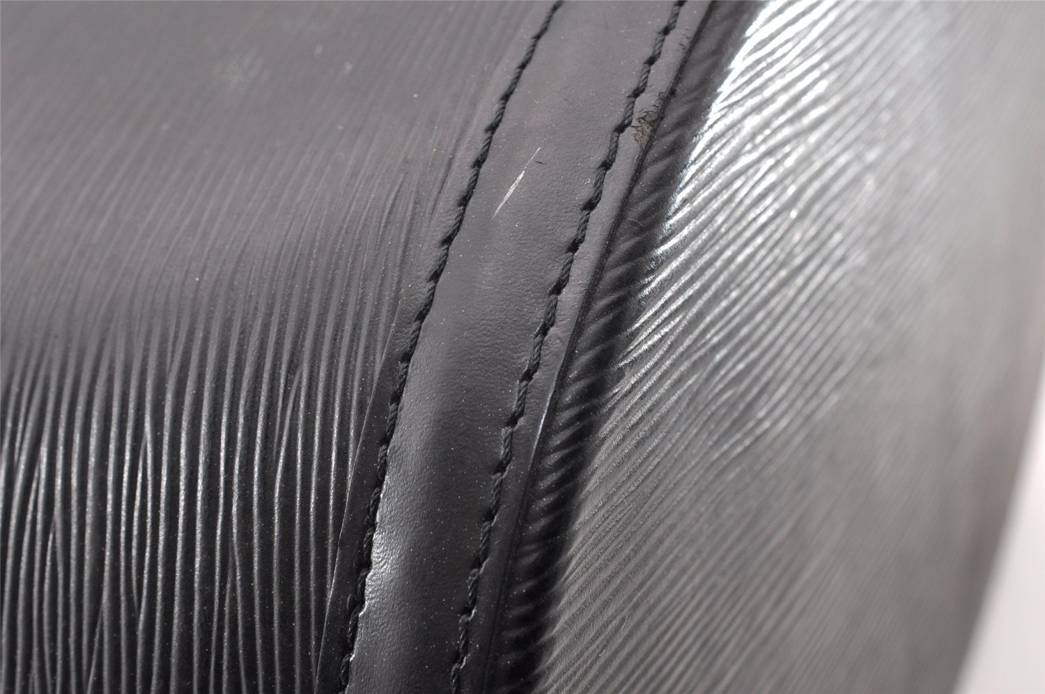 Authentic Louis Vuitton Epi Cluny Shoulder Bag Purse Black M52252 LV 9429I