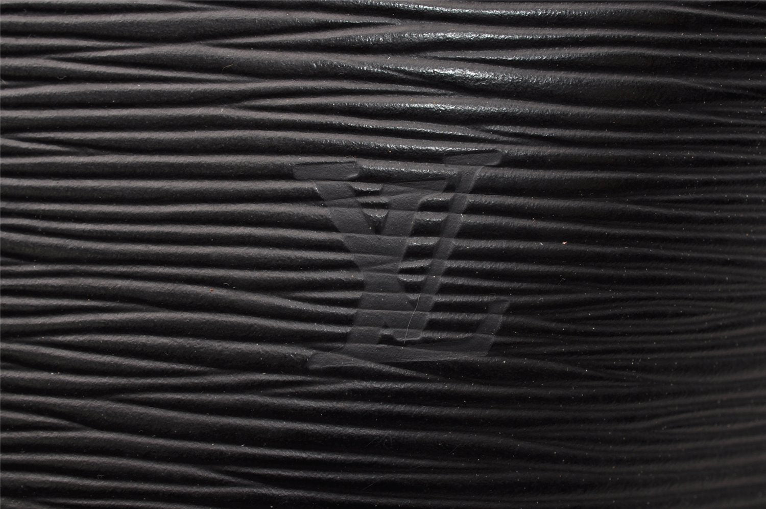 Authentic Louis Vuitton Epi Cluny Shoulder Bag Purse Black M52252 LV 9429I