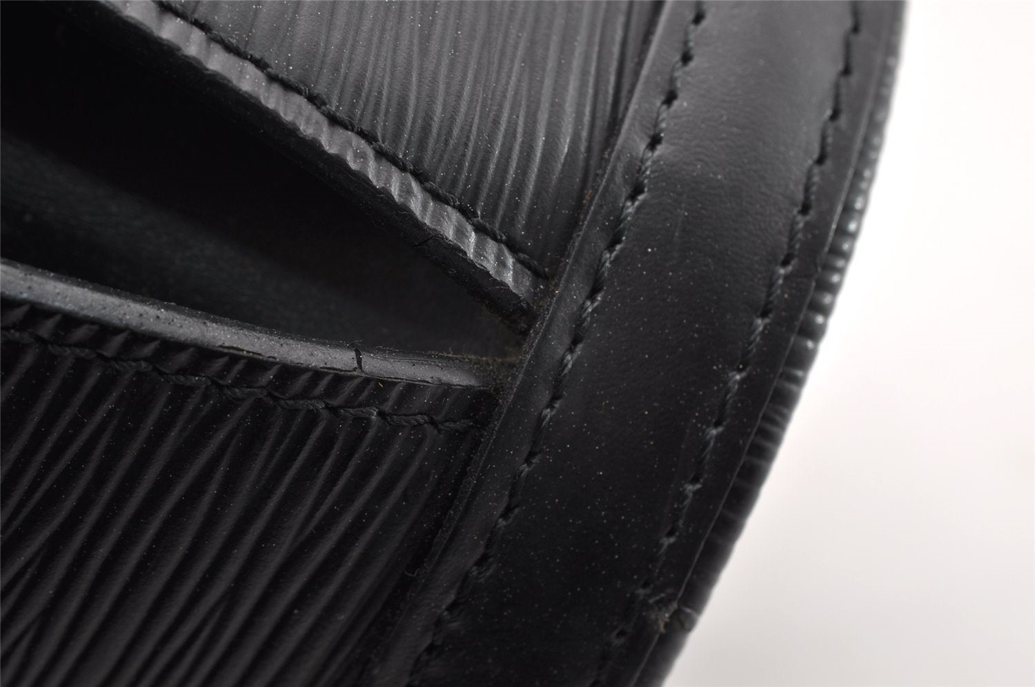 Authentic Louis Vuitton Epi Cluny Shoulder Bag Purse Black M52252 LV 9429I