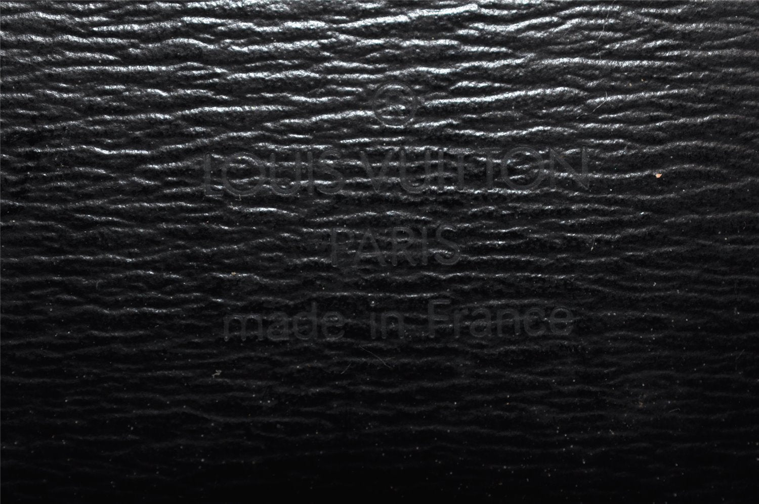 Authentic Louis Vuitton Epi Cluny Shoulder Bag Purse Black M52252 LV 9429I