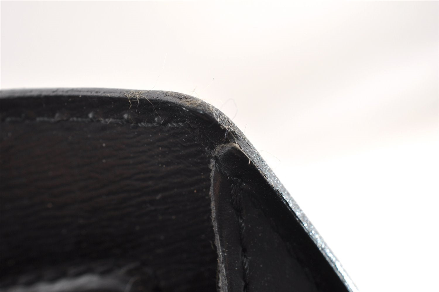 Authentic Louis Vuitton Epi Cluny Shoulder Bag Purse Black M52252 LV 9429I