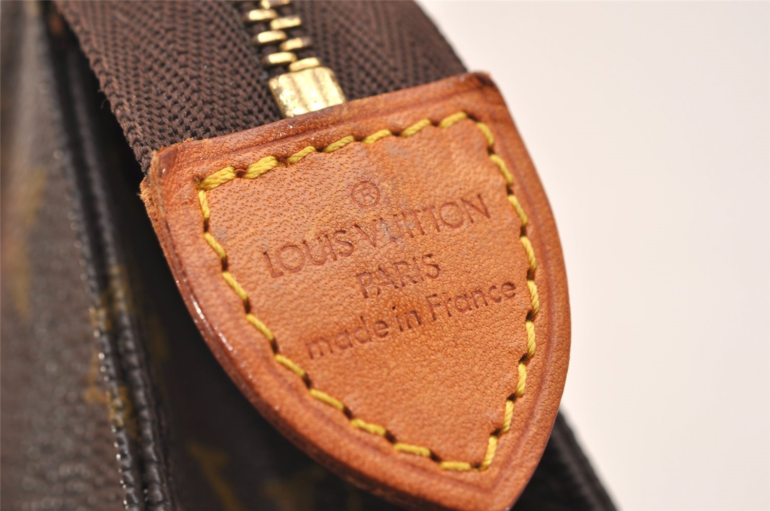 Authentic Louis Vuitton Monogram Poche Toilette 15 M47546 Cosmetics Pouch 9431J