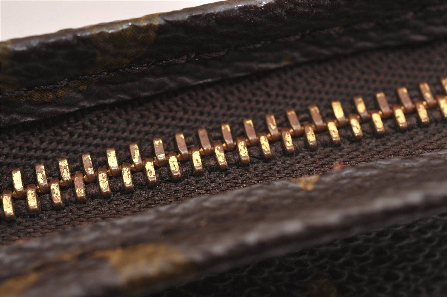 Authentic Louis Vuitton Monogram Poche Toilette 15 M47546 Cosmetics Pouch 9431J