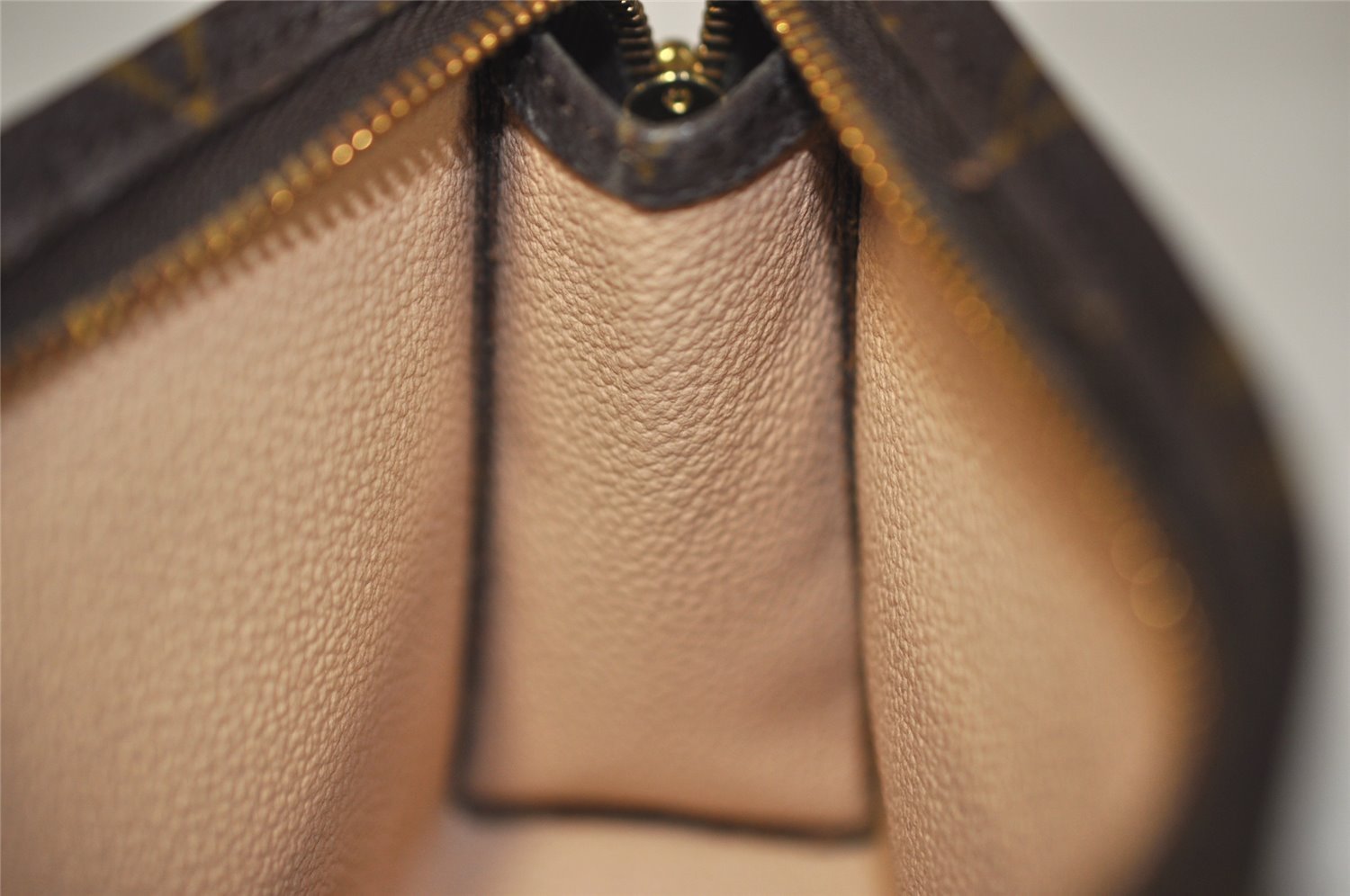 Authentic Louis Vuitton Monogram Poche Toilette 15 M47546 Cosmetics Pouch 9431J