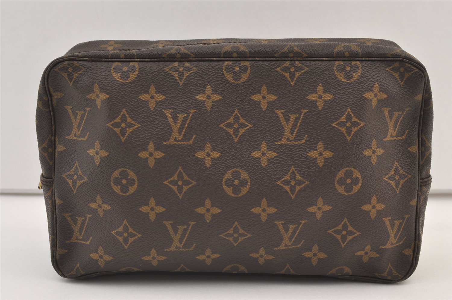 Auth Louis Vuitton Monogram Trousse Toilette 28 Clutch Hand Bag M47522 LV 9435J