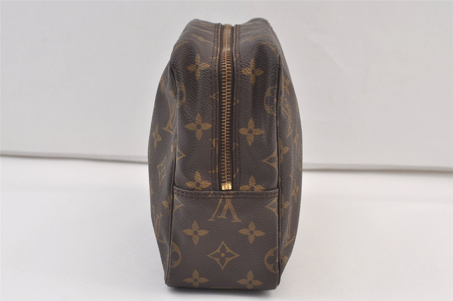 Auth Louis Vuitton Monogram Trousse Toilette 28 Clutch Hand Bag M47522 LV 9435J