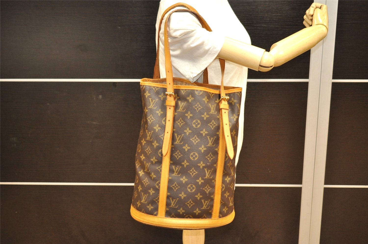 Authentic Louis Vuitton Monogram Bucket GM Shoulder Tote Bag M42236 Junk 9438J