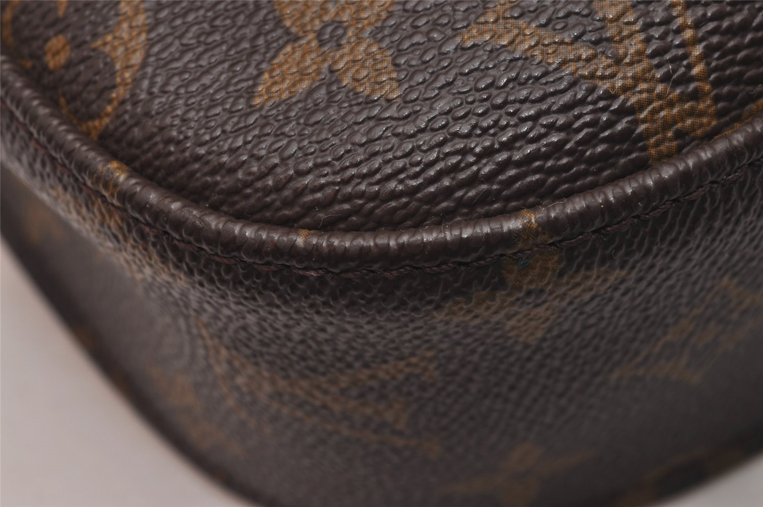 Authentic Louis Vuitton Monogram Saint Cloud GM M51242 Shoulder Cross Bag 9439I