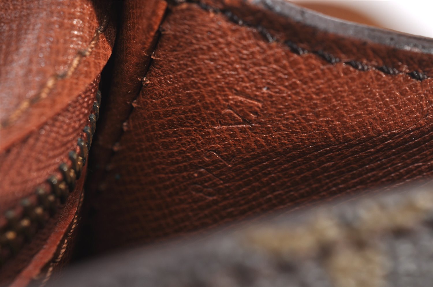 Authentic Louis Vuitton Monogram Saint Cloud GM M51242 Shoulder Cross Bag 9439I