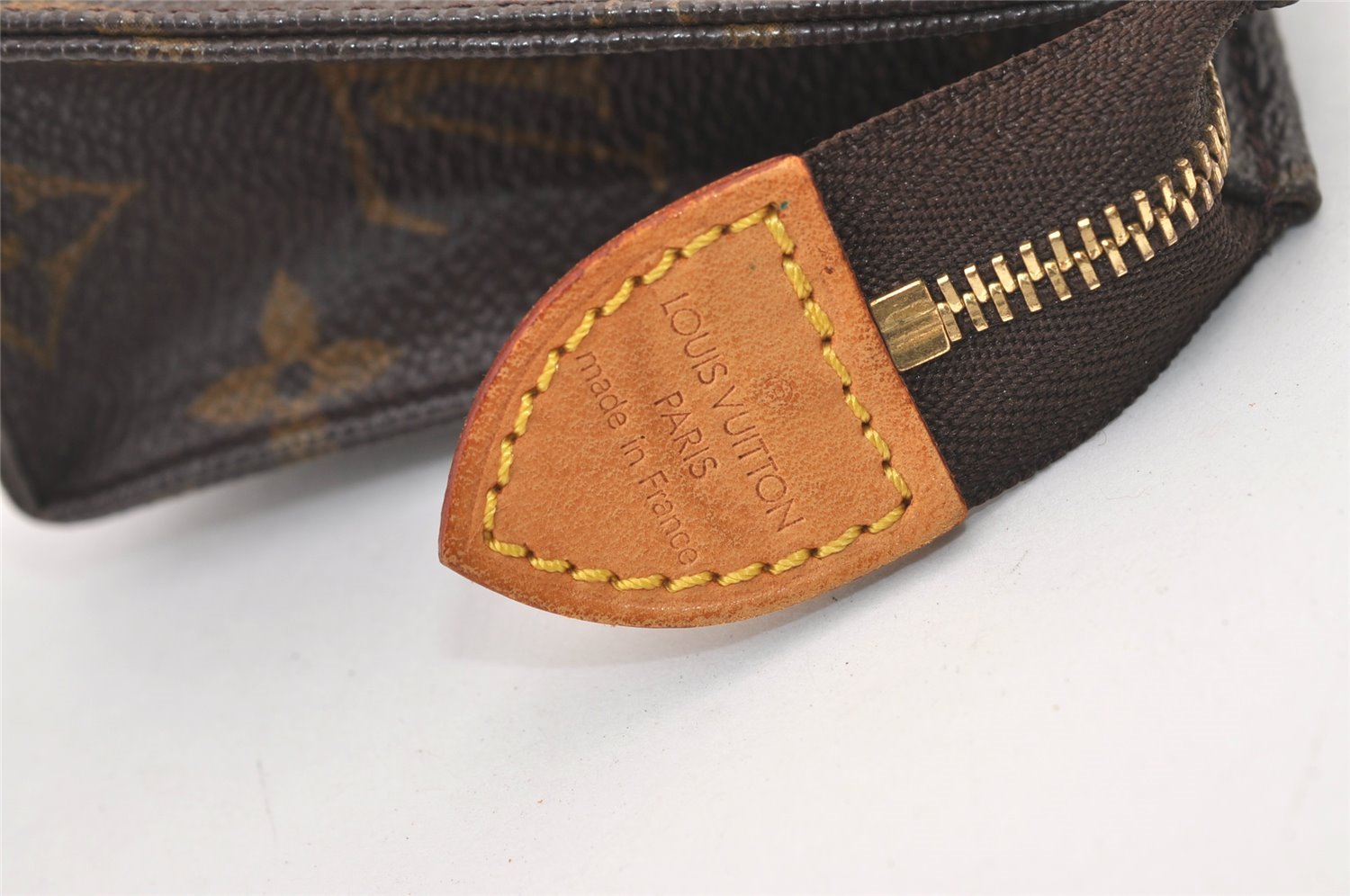 Authentic Louis Vuitton Monogram Poche Toilette 15 M47546 Cosmetics Pouch 9439J