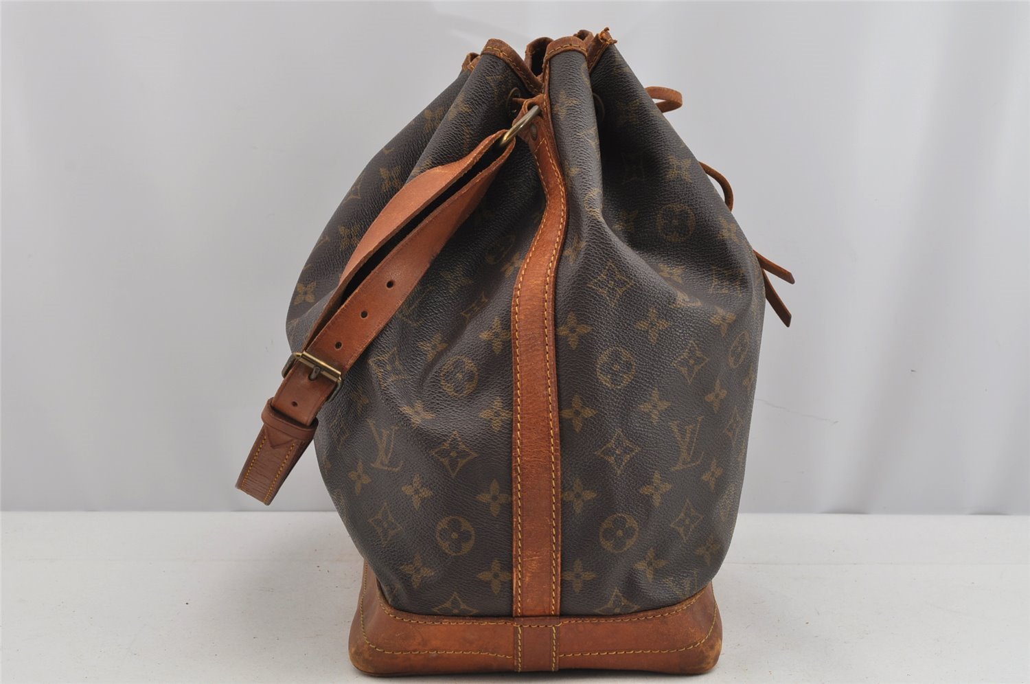 Authentic Louis Vuitton Monogram Noe Shoulder Drawstring Bag M42224 LV 9441J