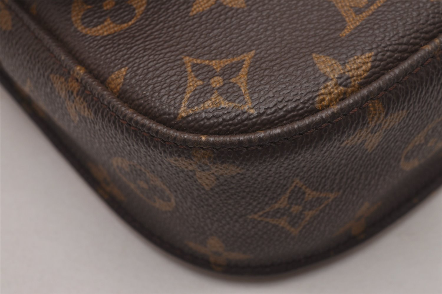 Authentic Louis Vuitton Monogram Saint Cloud MM M51243 Shoulder Cross Bag 9448I