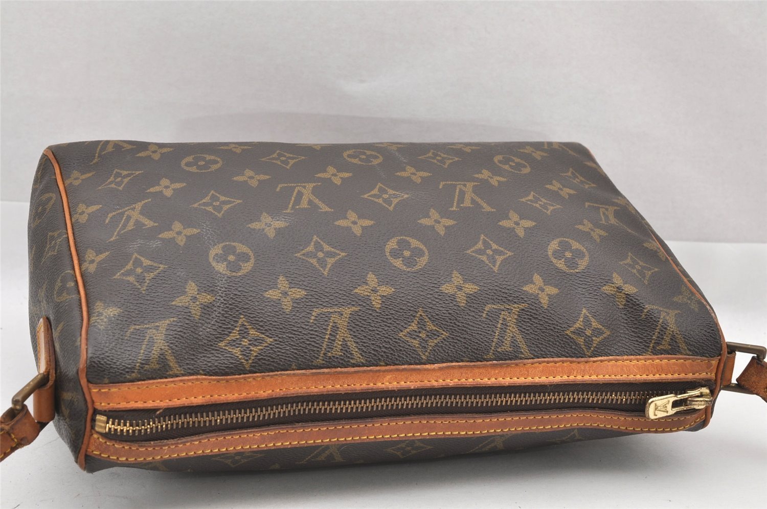 Authentic Louis Vuitton Monogram Tulleries MM Shoulder Cross Bag M51348 LV 9449I
