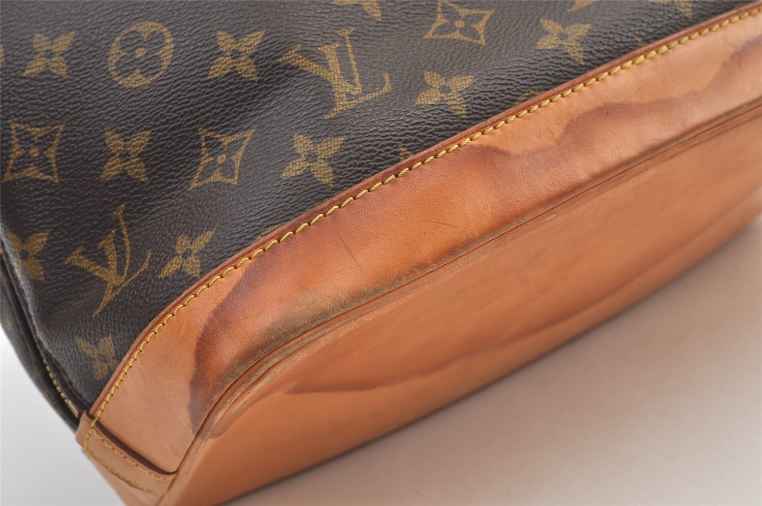Authentic Louis Vuitton Monogram Alma Hand Bag Purse M51130 LV 9457J