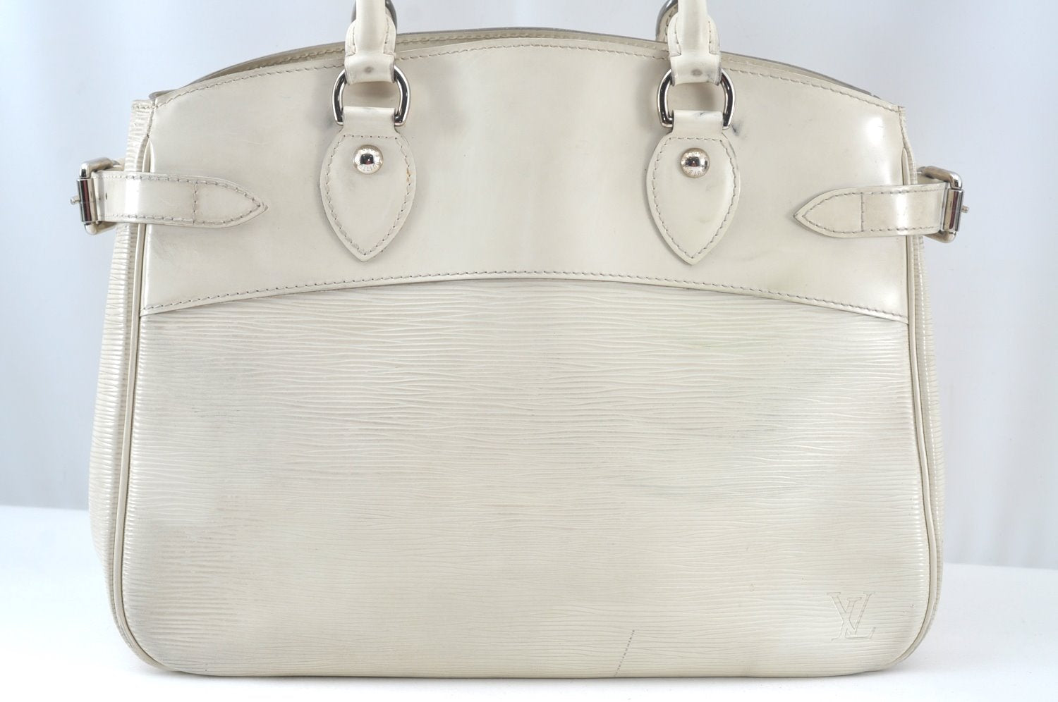 Authentic Louis Vuitton Epi Passy PM Hand Bag Purse White M5926J LV 9472I