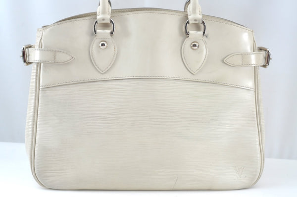 Authentic Louis Vuitton Epi Passy PM Hand Bag Purse White M5926J LV 9472I