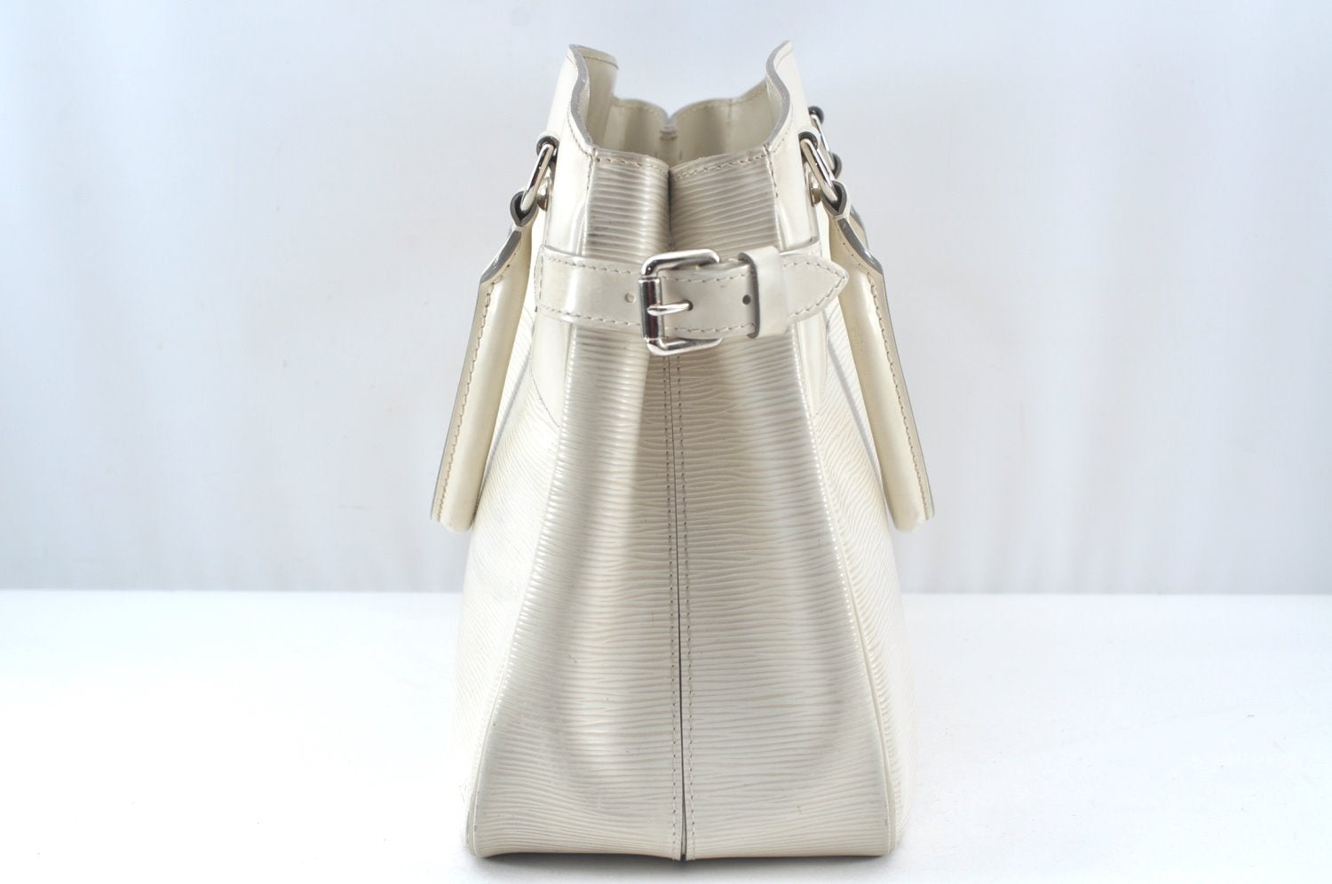 Authentic Louis Vuitton Epi Passy PM Hand Bag Purse White M5926J LV 9472I