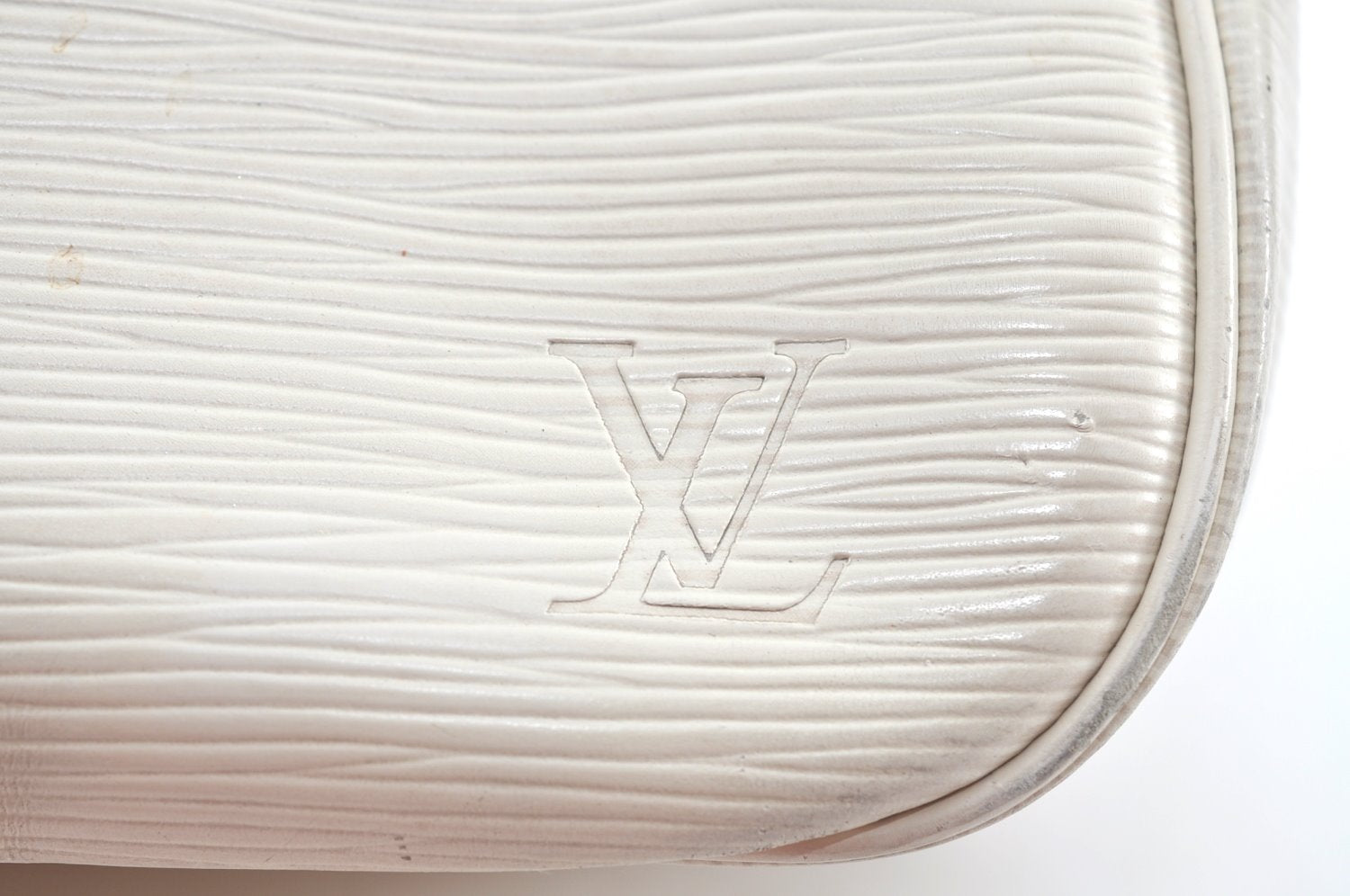 Authentic Louis Vuitton Epi Passy PM Hand Bag Purse White M5926J LV 9472I